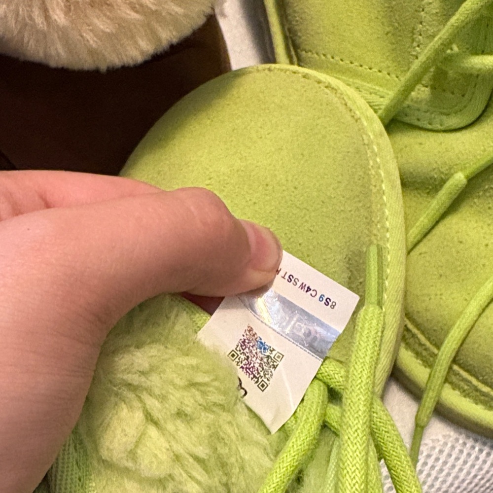 Ugg bright green shoes - Picture 2 of 3